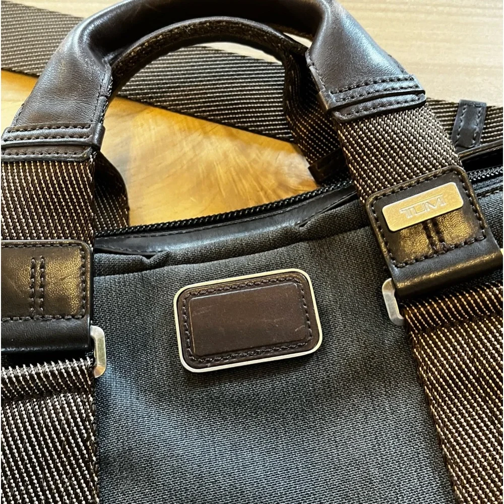 Tumi Alpha Bravo slim commuter brief case laptop bag super clean